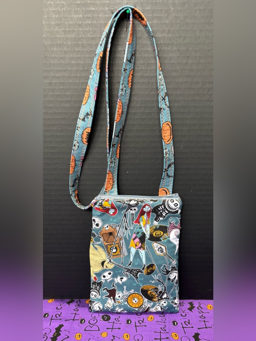 Nightmare Before Christmas Halloween Quilted Tote Bag & Phone Pouch W/Bracelets - Picture 5 of 7